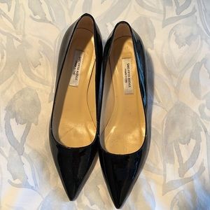 Gorgeous Saks Fifth Avenue black patent kitten heels